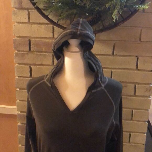 Mountain hardware women’s pullover with hoodie - Picture 4 of 5